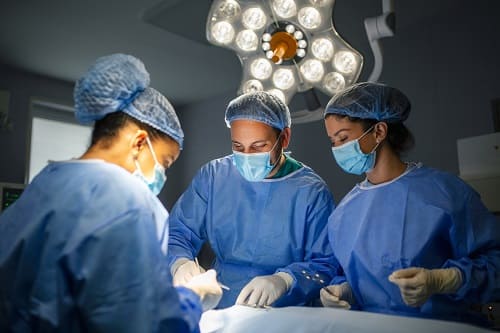 Cirugía para el cáncer de tiroides ofrecida por él Dr. Carlos Morales Camacho, especialista en Cirugía Oncológica y Cirugía General